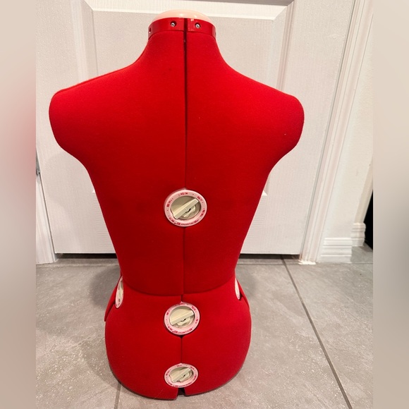 **Sold** Singer 150 red dress form adjustable sizes - Picture 2 of 5